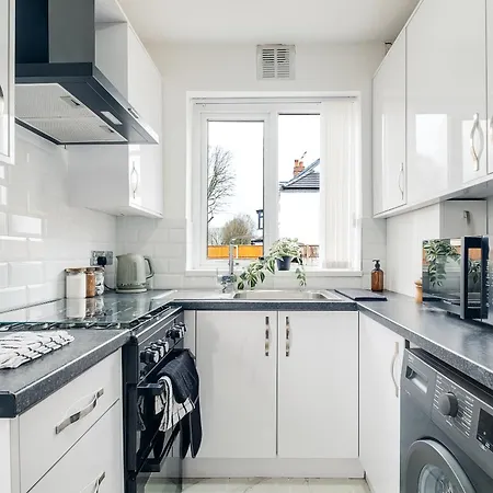 Сasa de vacaciones Modern 3 Bedroom House With Ample Parking, Garden, Suitable For Families And Contractors, Near Solihull, Nec, Hs2