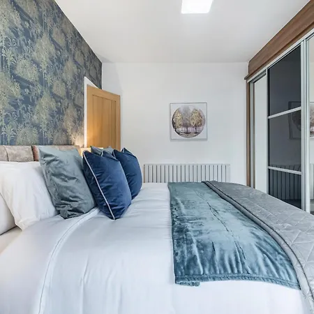Modern 3 Bedroom House With Ample Parking, Garden, Suitable For Families And Contractors, Near Solihull, Nec, Hs2 * Birmingam
