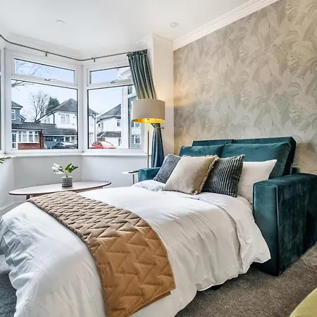 Modern 3 Bedroom House With Ample Parking, Garden, Suitable For Families And Contractors, Near Solihull, Nec, Hs2 *